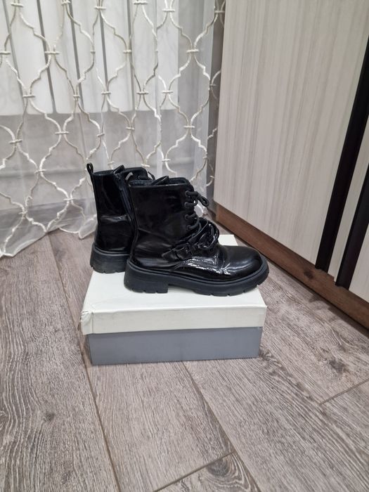 Продам обувь на девочку