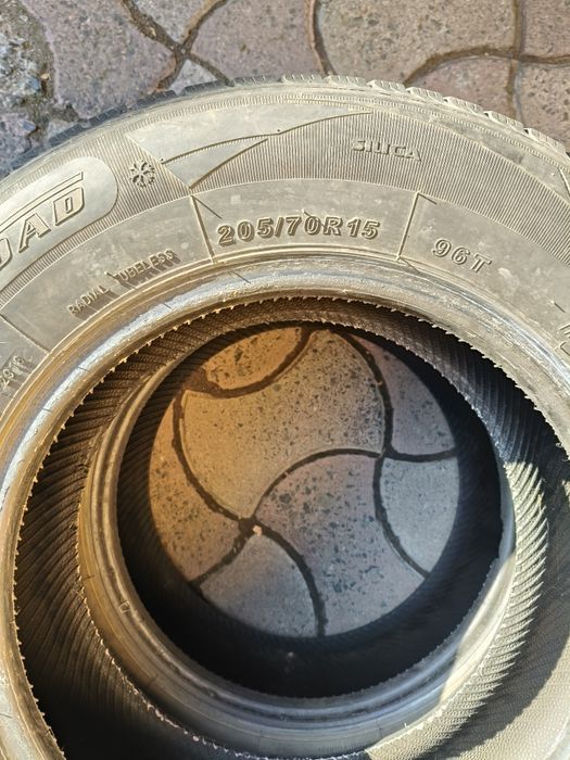 Продам шины 2105/70R15