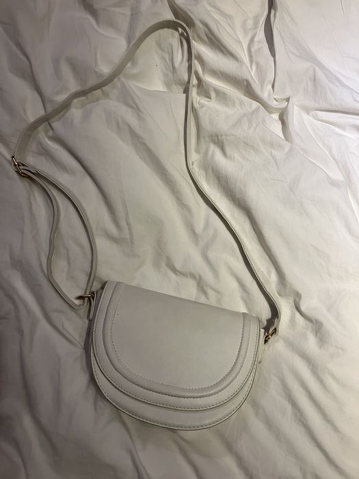 Бяла дамска чанта