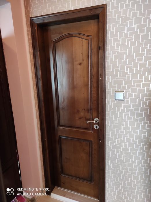 Масивни дървени врати с каси размери 200/83 h 4 бр.по 100€ бройката