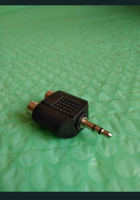 Sisteme de conectare prevăzute cu diferite mufe de adaptare.