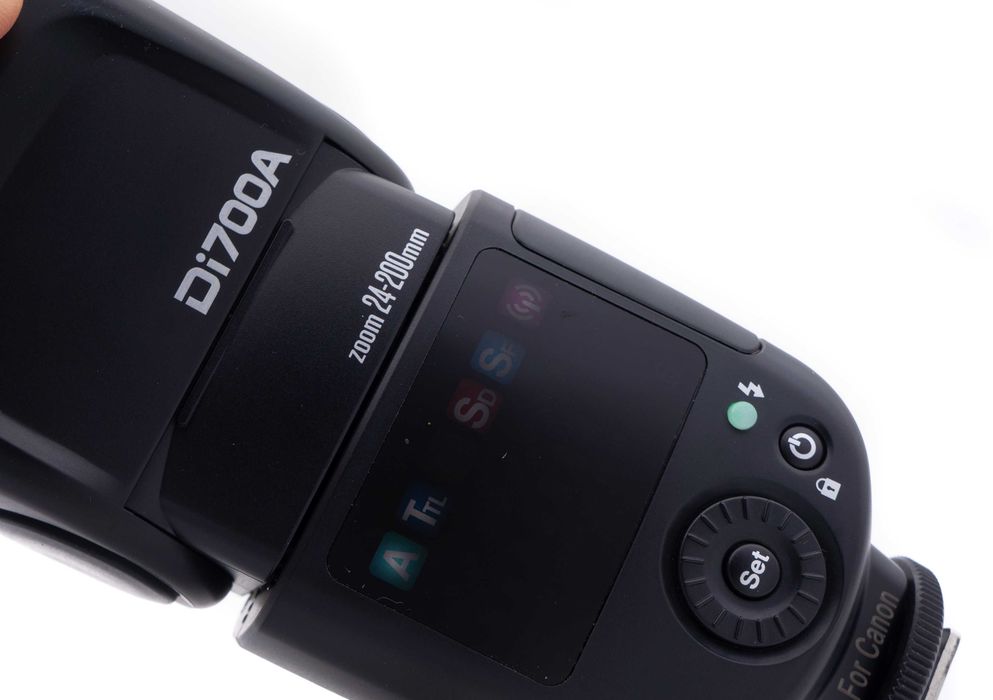 Blit Nissin Di 700A patina Canon EOS Dslr si mirrorless R
