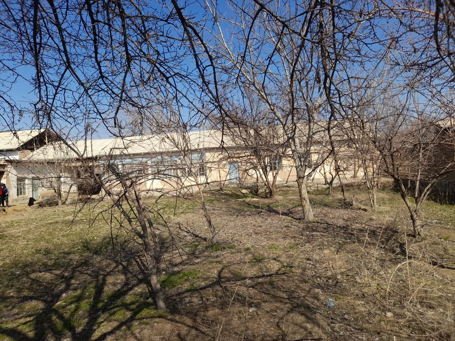 16 sotixli xovli sotiladi