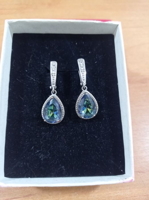 Серьги нежные сияющие с цирконием посеребреные отличное качество