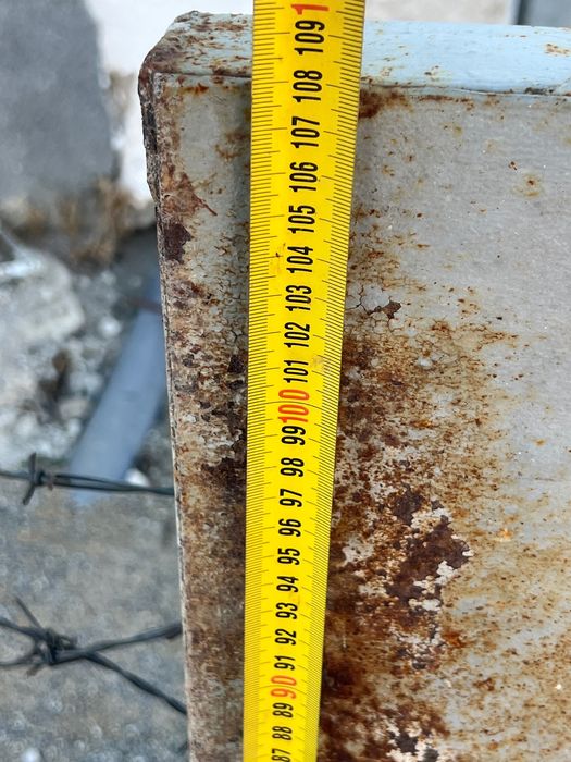 Масивна метална врата