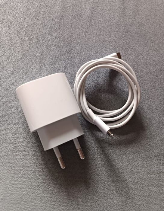 Зарядка на айфон оригинал