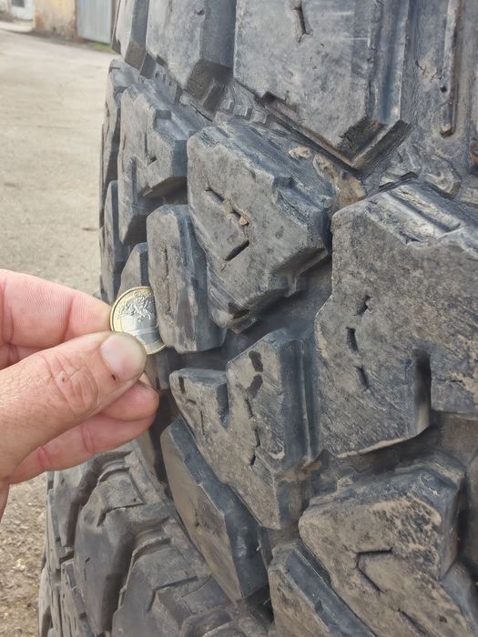 265/70/16 Kunho  road venture MT