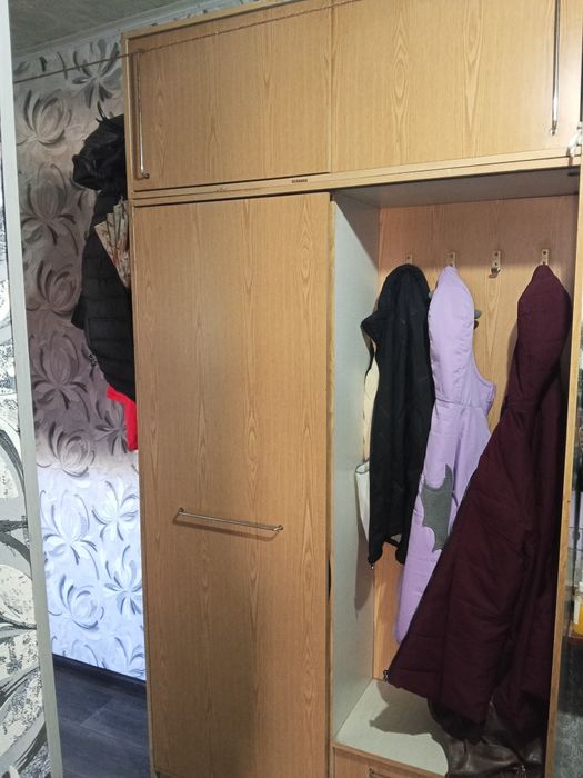 Продам большую прихожую