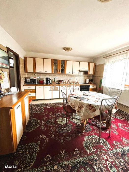 Casa Individuala caramida, fundatie inalta, planseu beton, Garaj, tere