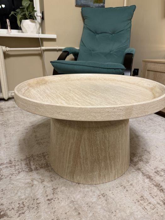 Продаю кресло и журнальный столик, почти новые.