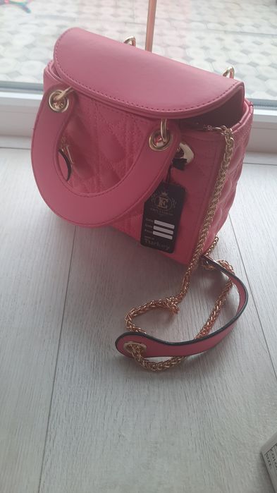 Сумочка женская с ремешком