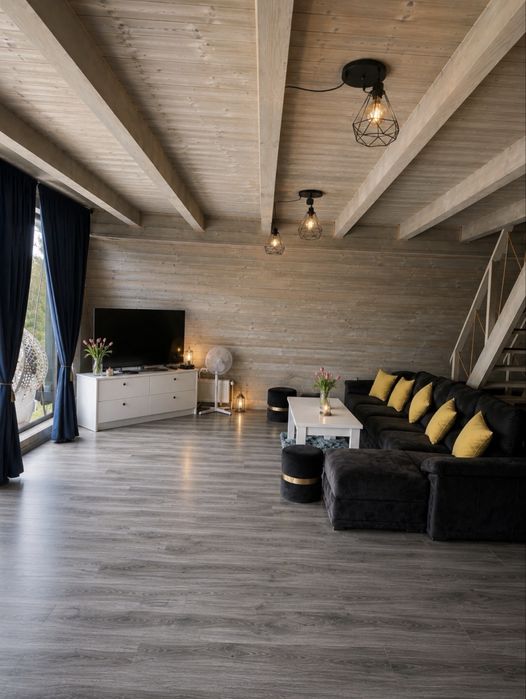 Cabană(6 dormitoare) cu ciubăr de închiriat – Roșia Mo