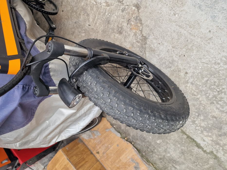 Bicicleta electrica pliabila cu suspensie