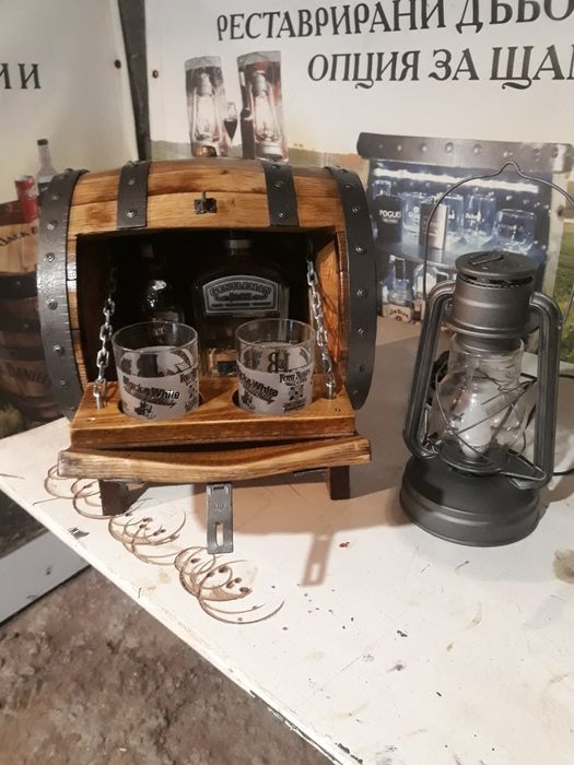 Ретро мини бар от реставрирана  дъбова Бъчва неповторим подарък за