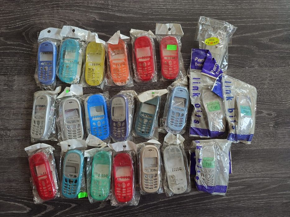 Чисто нови панели за стари телефони