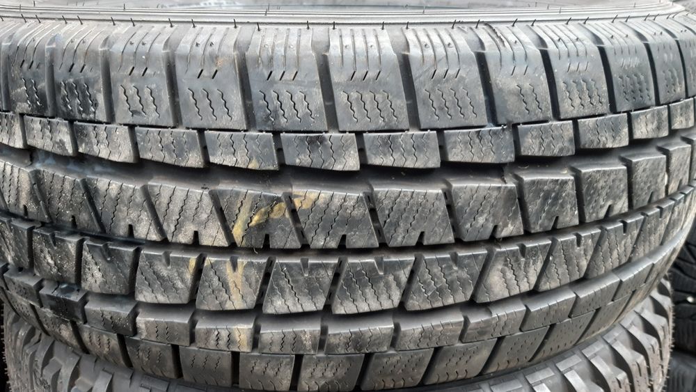 anvelope 225/65r16c iarnă profil 9mm marca Pirelli preț 320 lei bucata