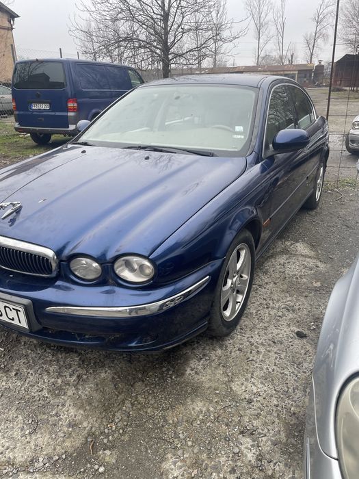 Продават се на части