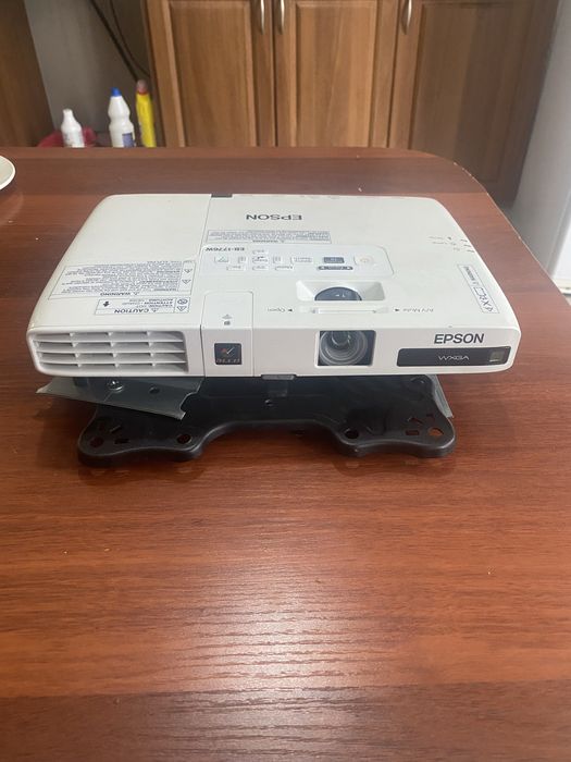 Проектор Epson EB-1776W почти новый