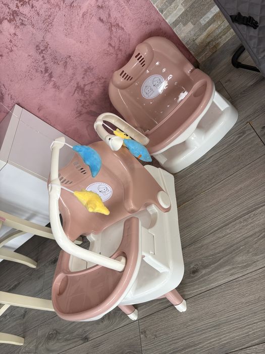Vând 2 scaune de masă pentru bebeluși