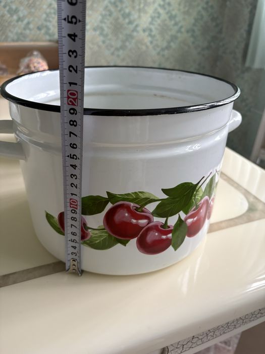 Кастрюли эмалированные б/у