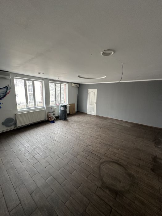 Inchiriez spatiu comercial  100 m2