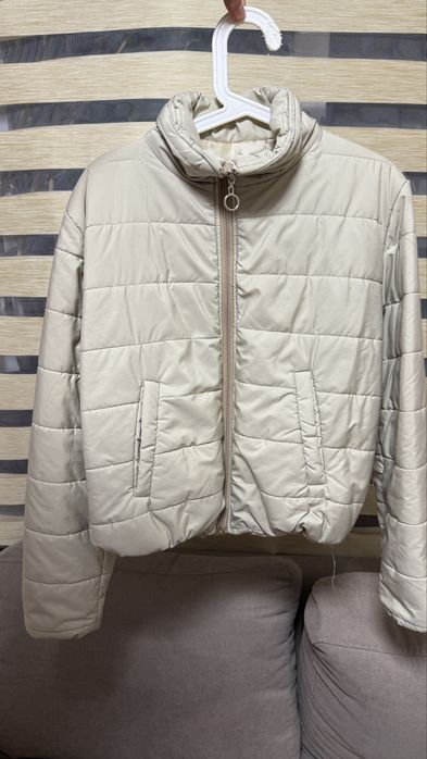 Боди  и бели дънки  на на Avin . Риза на Hugo с етикет