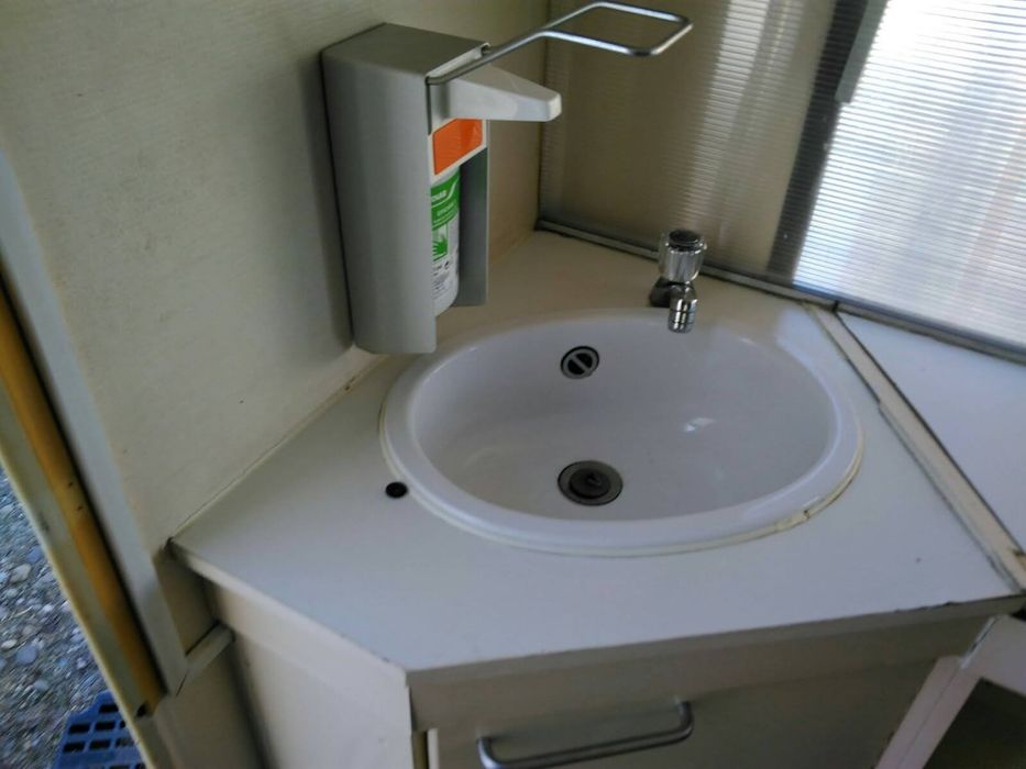 Търговска каравана под наем за стационарно ползване