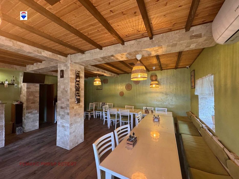 Бизнес имот с басейн за продажба в с. Пиргово