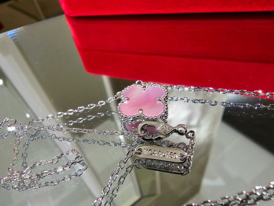 Van Cleef & Arpels VCA Silver Pink Opal Alhambra Clover Дамско Колие