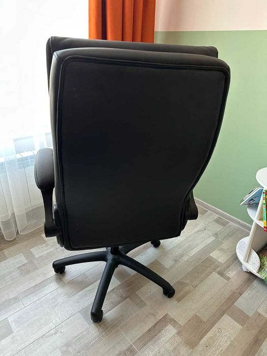 Офис стол ползван за кратко