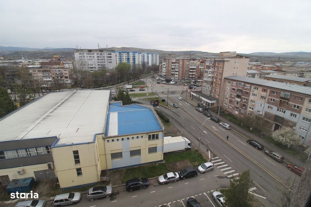 Vând garsonieră în Hunedoara, zona Micro4-Flacăra, et 8...