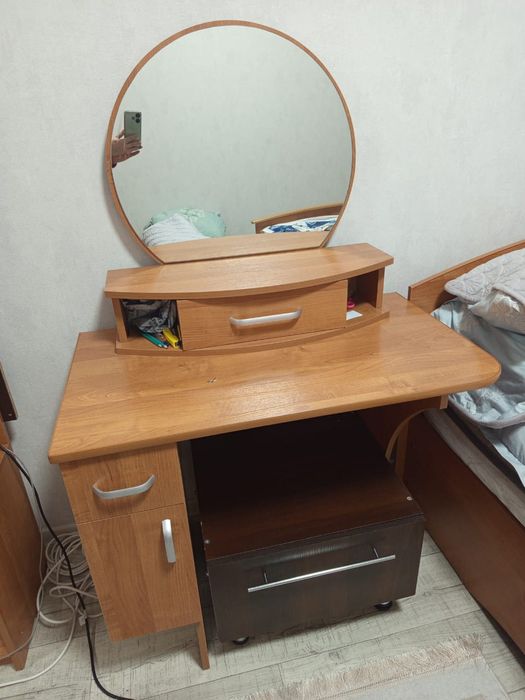 Продам туаленый столик