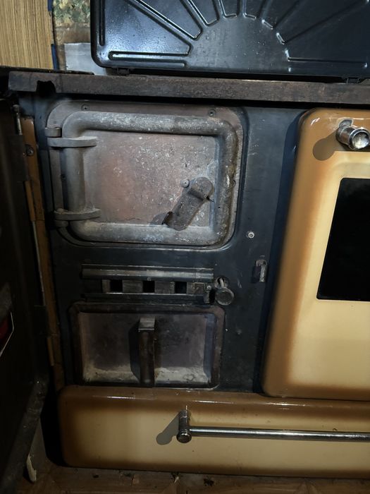 Капарирана !!! Готварска печка на дърва