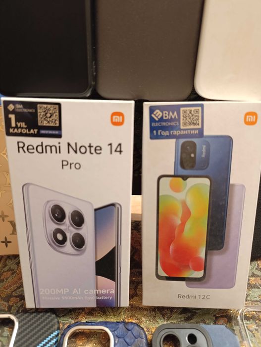 Продам чехлы на iphone и 2 коробки от redmi,недорого