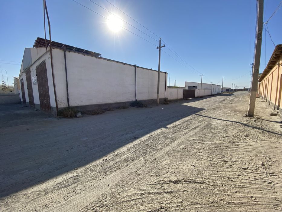 Нотурар бино сотилади