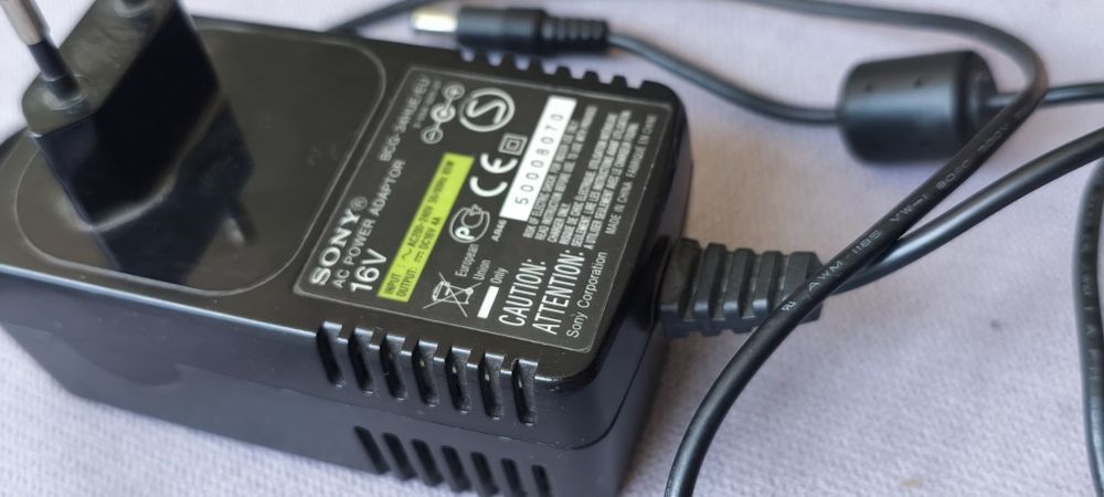Оригинален адаптер / захранване Sony 16V BCG-34HUE".