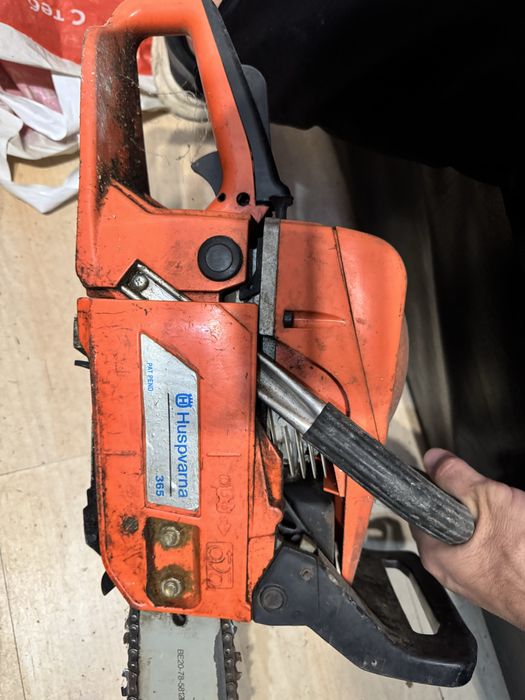 бензинова резачка за дърва за части или ремонт