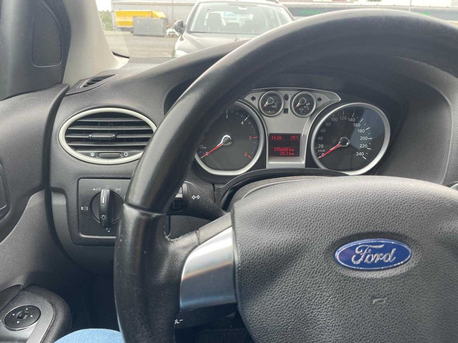 FORD Focus 2010 — imagine 5
