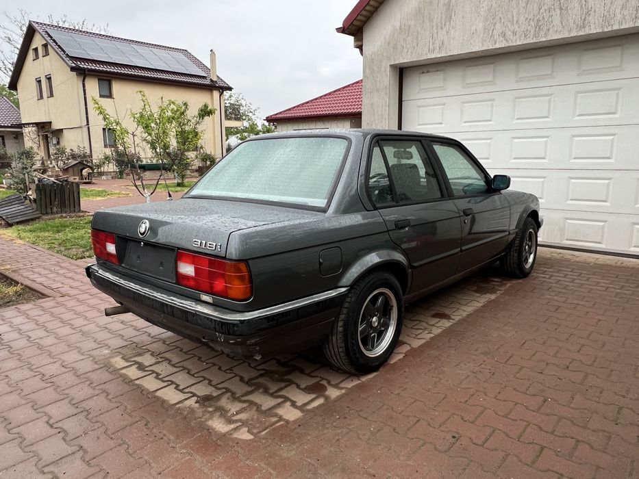 De vanzare bmw e30 318i  (ursulet)