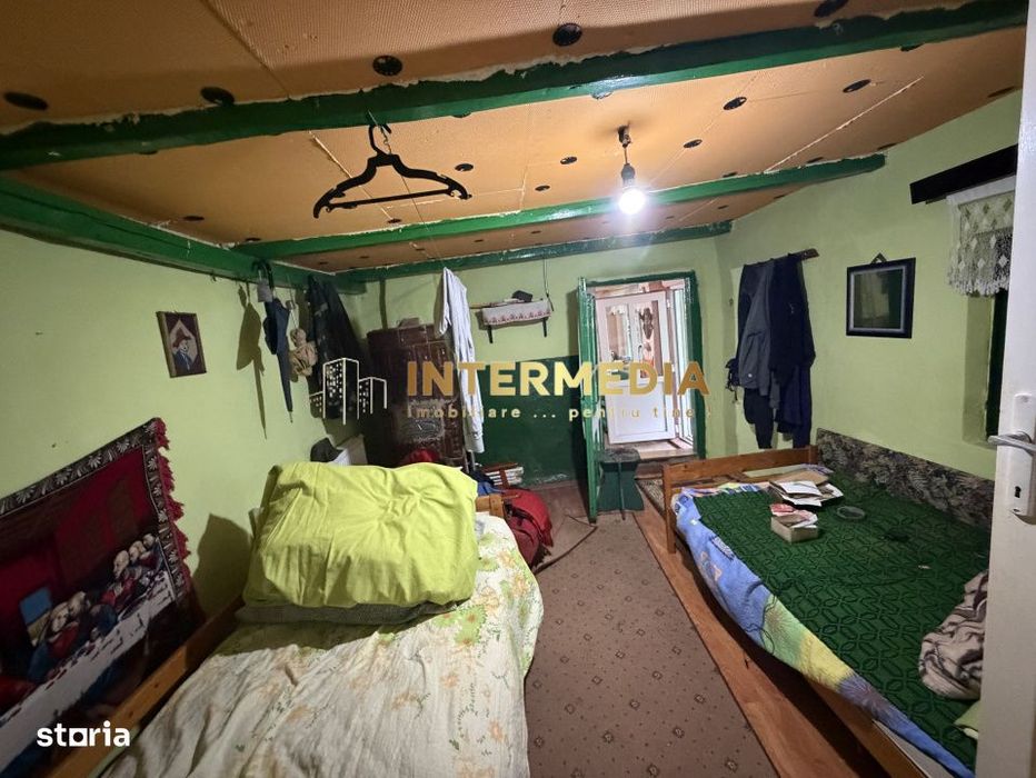 Casa Renovabila 3 camere Baie Bucatarie CRICAU 1375 mp Teren Toate Uti