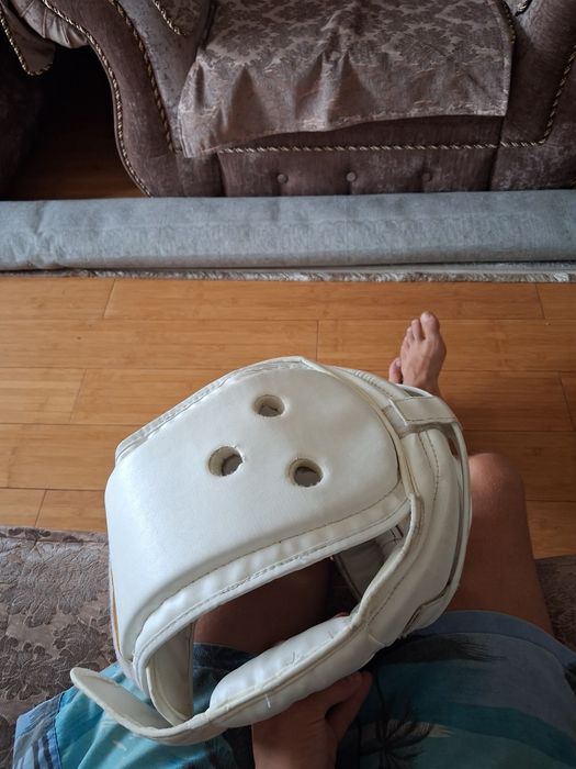 Продам шлем для карате