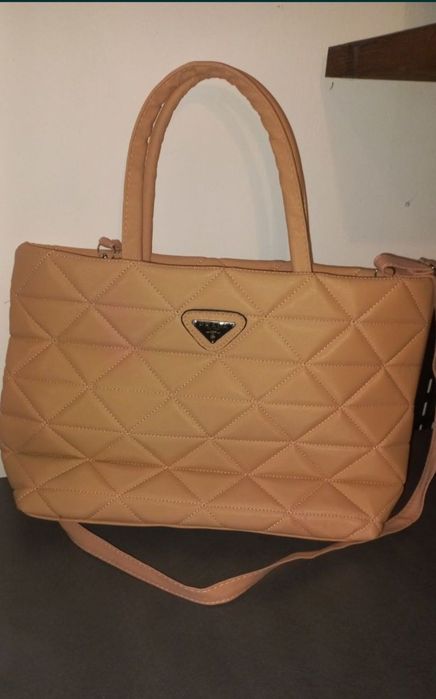 Чанта на Прада .