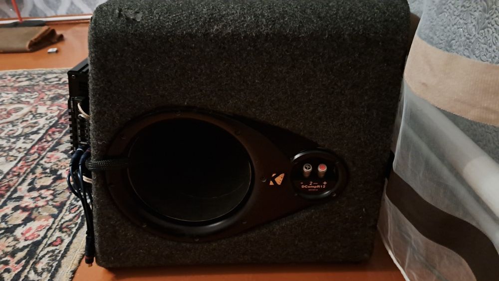 Продам Kicker 2×12