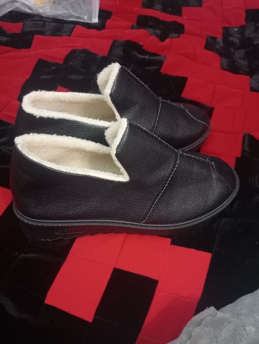 Продам ботинки женские