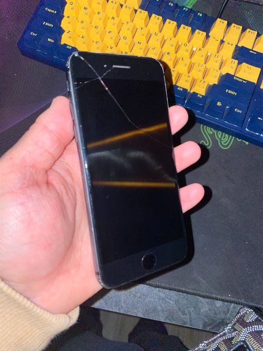 iPhone 8 64gb black сотилади ишлаши зор