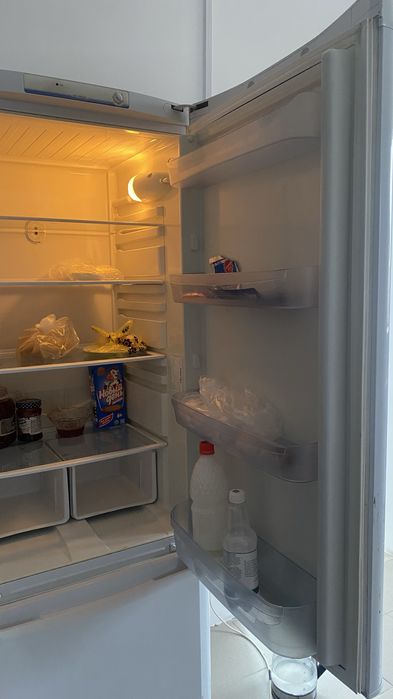 Продам холодильник indesit