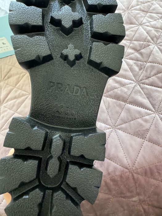 Ghete Prada Monolith