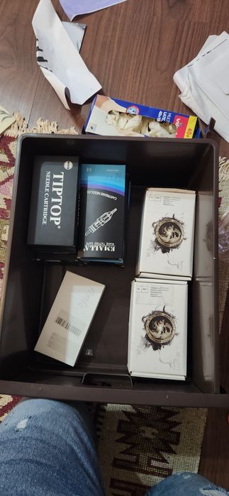 Vand aparat de tatuat sau schimb cu diverse