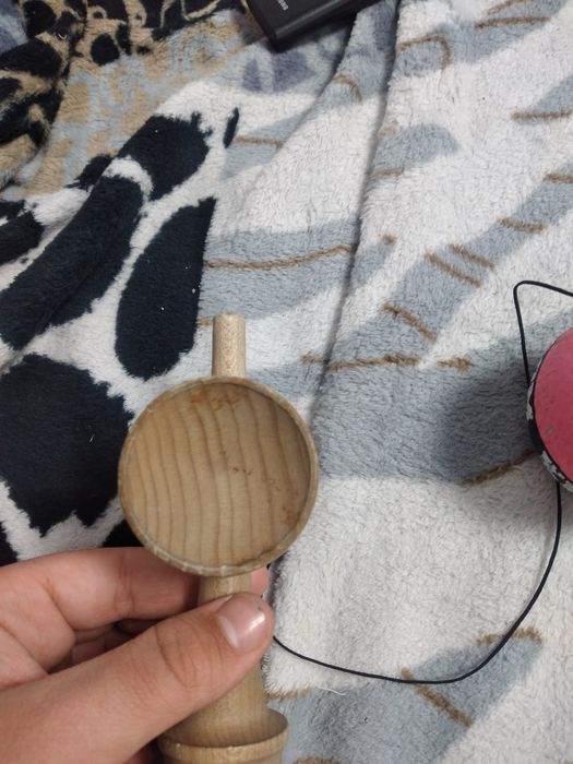 Vând  kendama strogo