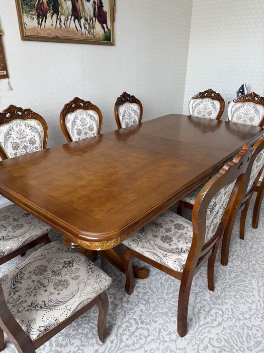 Стол со стульями